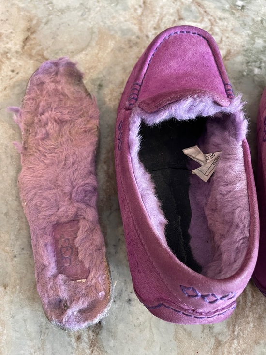 UGG Slippers - Picture 6 of 6